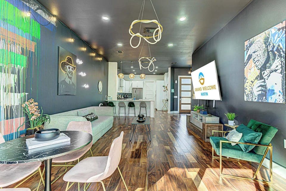 Live the dream at McConaughey Mansion – alright, alright, alright! (Unit A)