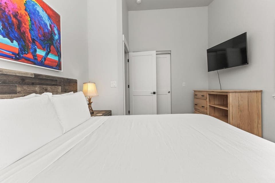 Upper Level - Queen Bedroom #2 with SmartTV