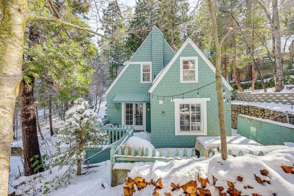 Lake Arrowhead Vacation Rental | 3BR | 2BA | Stairs Required | 1,068 Sq Ft