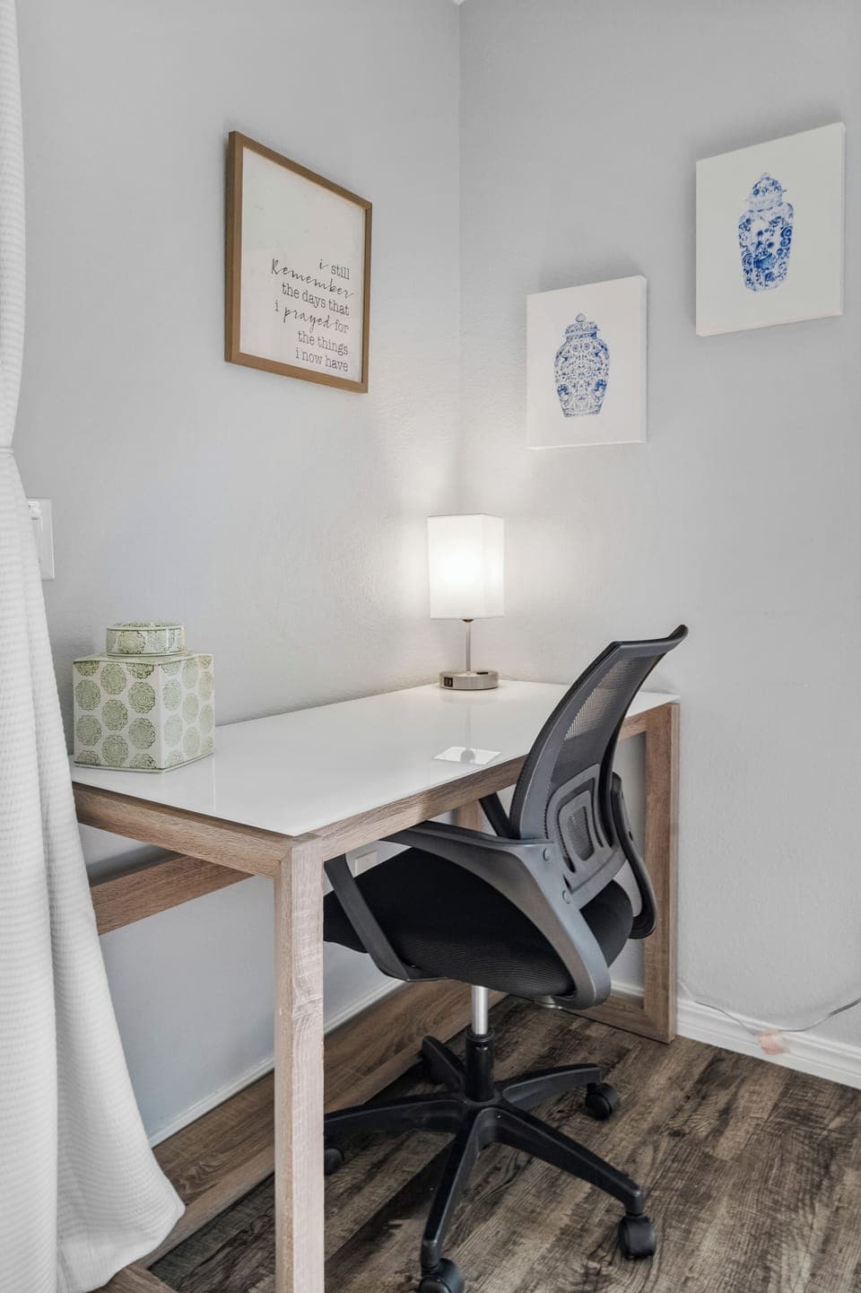 Dedicated work space for those who need to be productive on vacation!