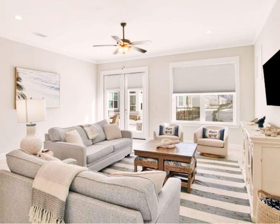 Sleeps 16! 4BR + Bunk Room in the exclusive Summer Salt Community in central OB!