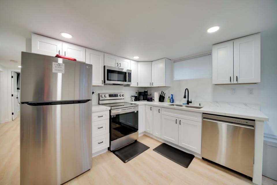 Seattle Vacation Rental | 3BR | 1BA | 1,001 Sq Ft | 8 Steps to Access