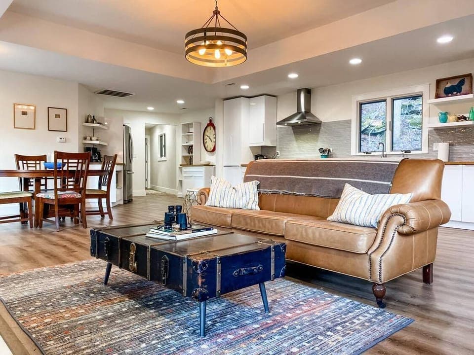 Wildwood Hideaway is the perfect, peaceful lake spot. 