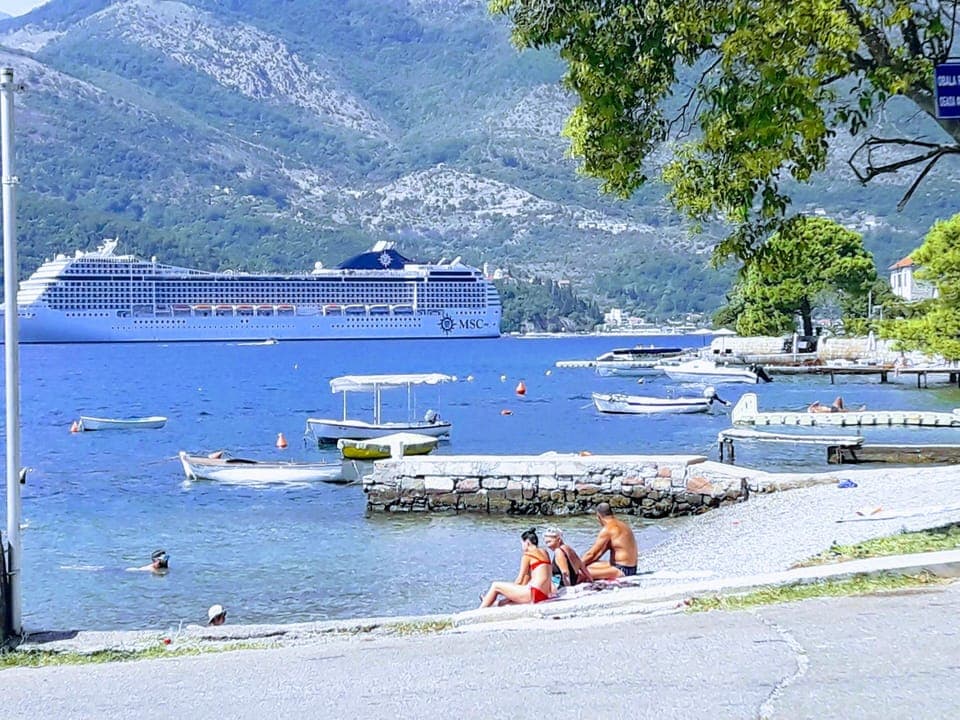 Best Sea View 2BR fully equipped, FAST Internet, Close to Beach, Store, Porto