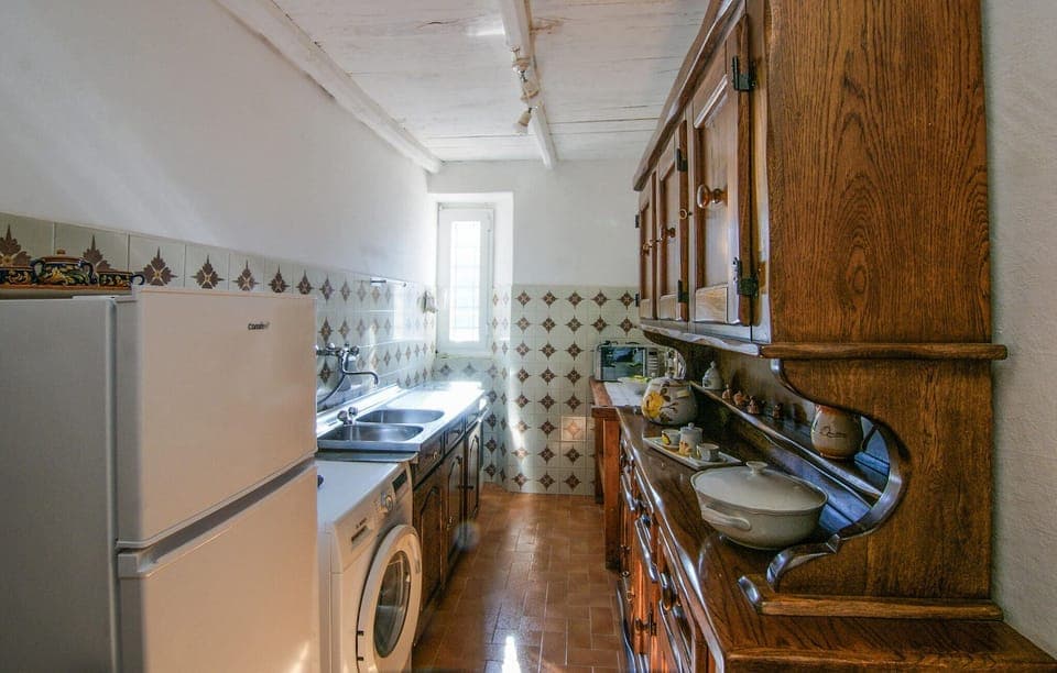 Fridge, oven, stovetop