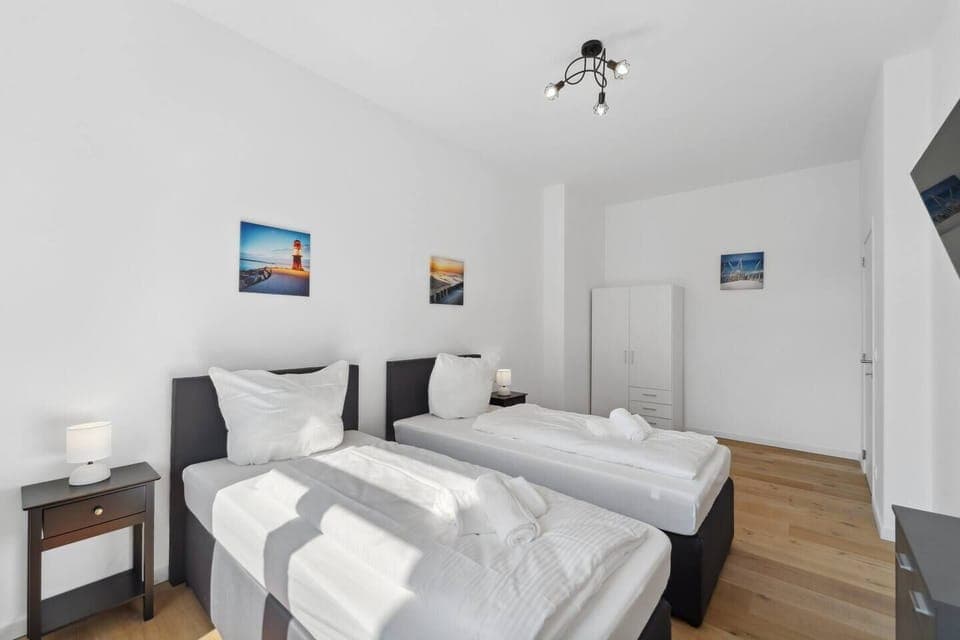 2 bedrooms, travel crib, free WiFi, bed sheets