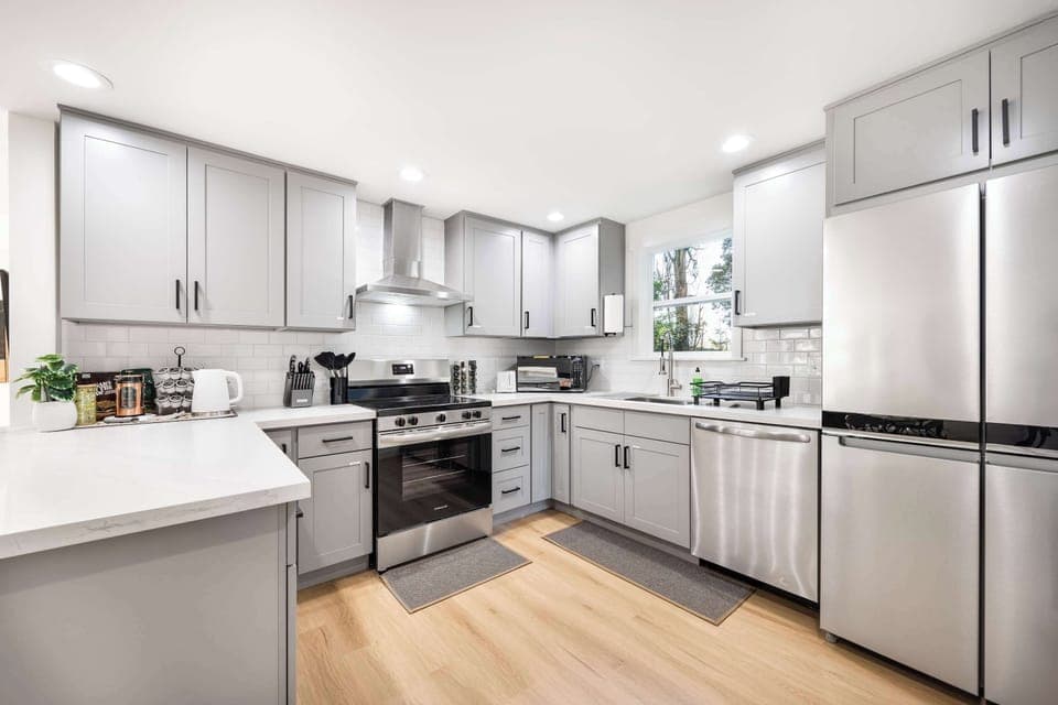 Here is the brand new kitchen