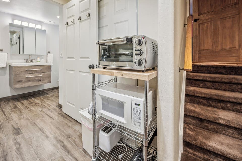 Super clean, tidy, and effective kitchenette.