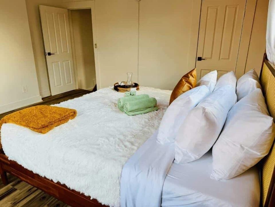 Wake up in style in the bedroom at Russel Masterhouse, where comfort meets luxury. This Columbus Airbnb is designed for a restful escape with modern, chic decor! 
