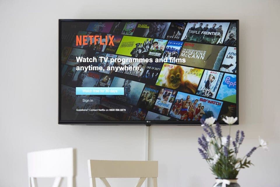 [Living area] 50" Smart TV with Netflix/Amazon Prime