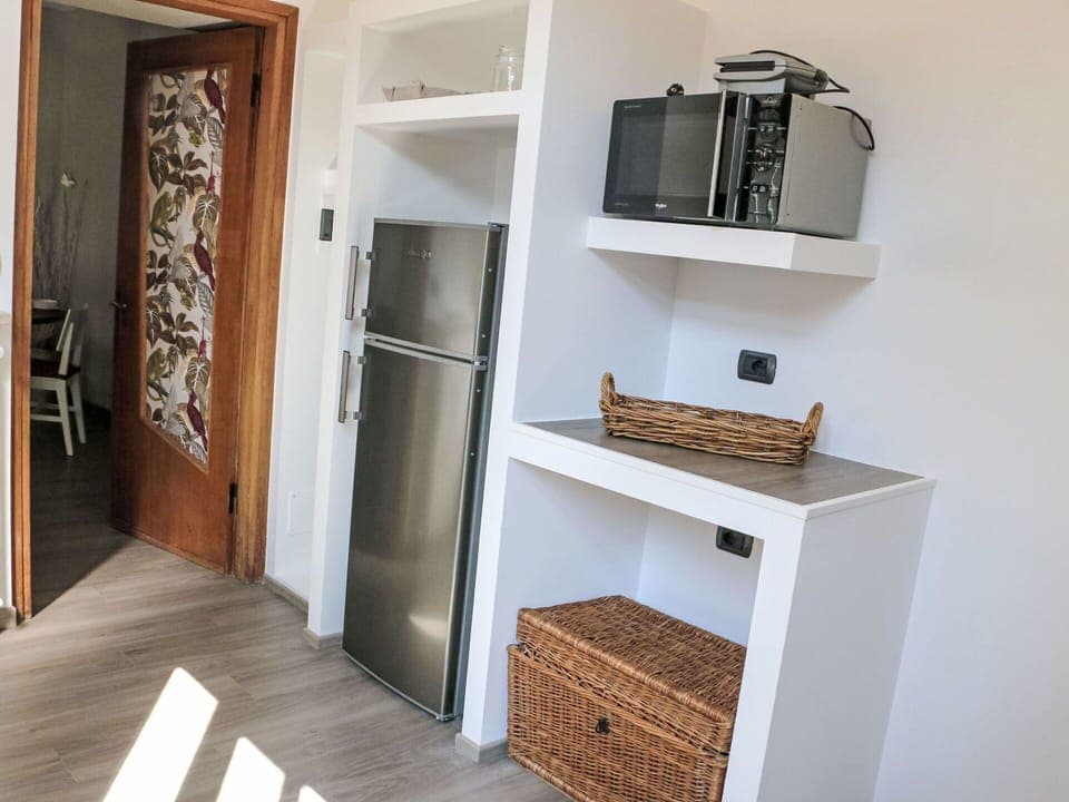 Furniture, Outdoor Furniture, Chair, Garden, Flowerpot, Patio, Outdoor Table, Estate, Houseplant, Landscaping