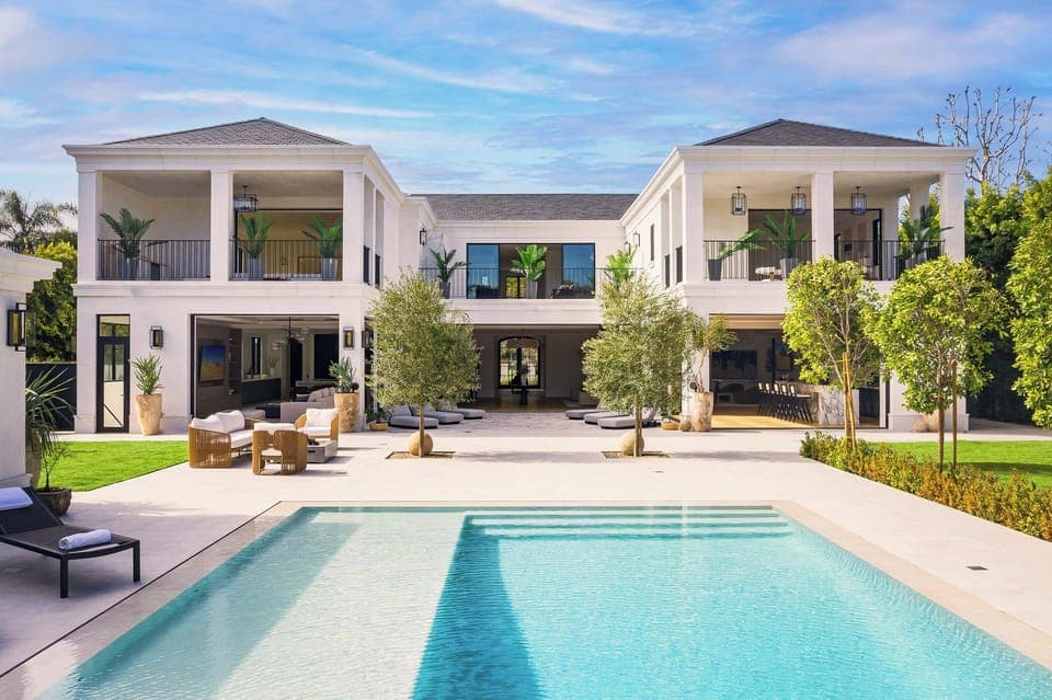 Villa Royale by LuxJB. BH Flats Mansion w Pickleball & Basketball court.