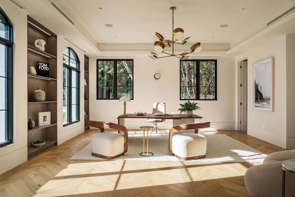 Villa Royale by LuxJB. BH Flats Mansion w Pickleball & Basketball court.