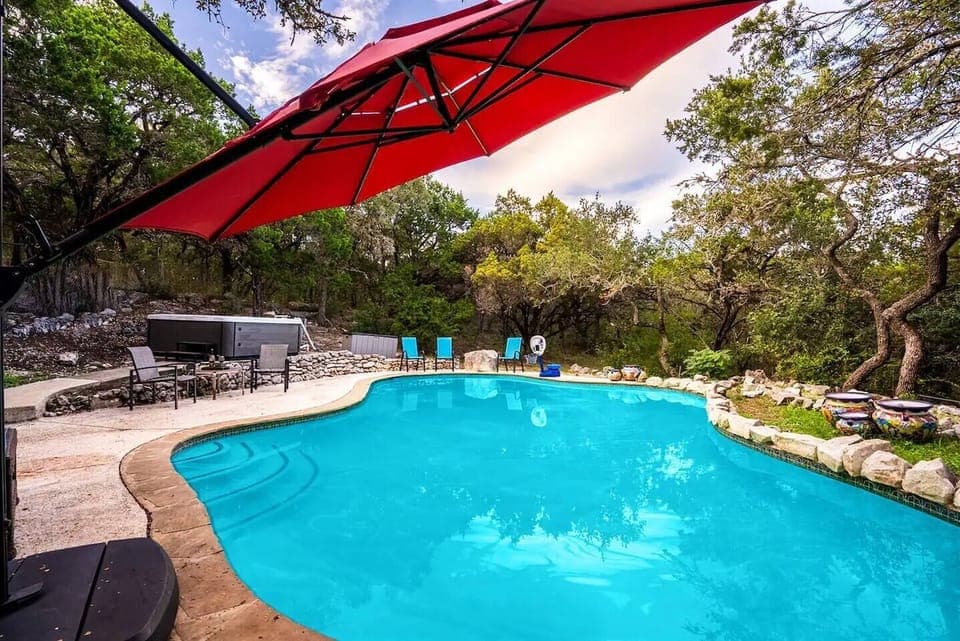 Pool / Hot Tub - Enjoy the ultimate privacy in this backyard oasis