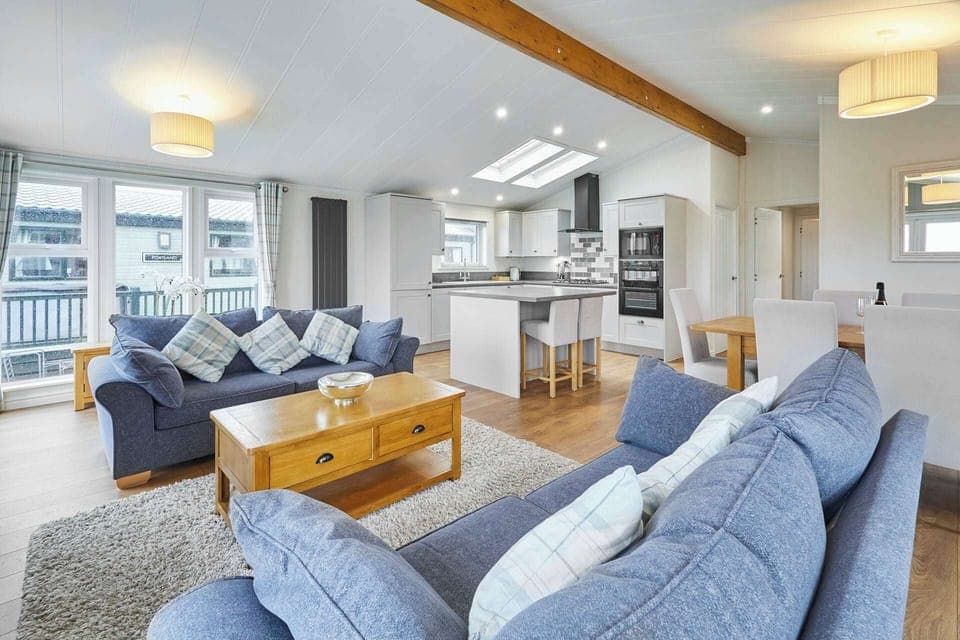 Juniper Deluxe Lodge, Low Gate - Host & Stay