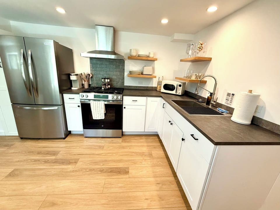 Full size kitchen