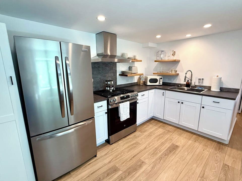 Full size kitchen