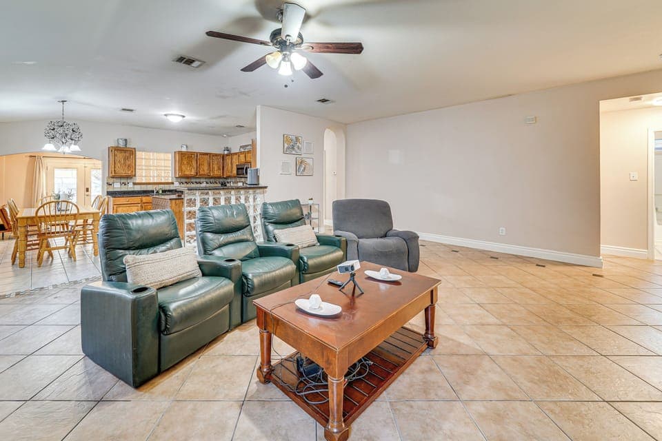 San Antonio Vacation Rental | 4BR | 2BA | 1,600 Sq Ft | 2 Steps Required