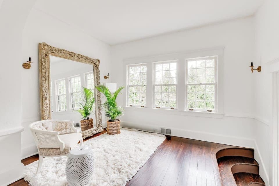 Sunlit Sitting Room: Relax in style surrounded by lush greenery and elegant decor!