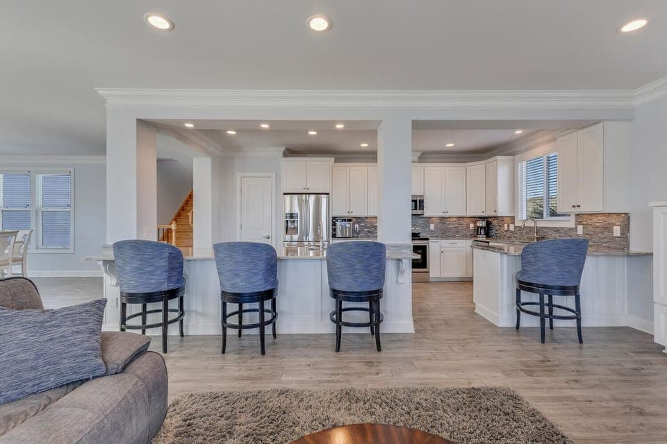 Kitchen/Breakfast Bar (2nd Floor)