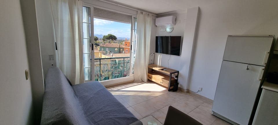 Cosy living room with TV , wifi, Air conditioning and Sofabed