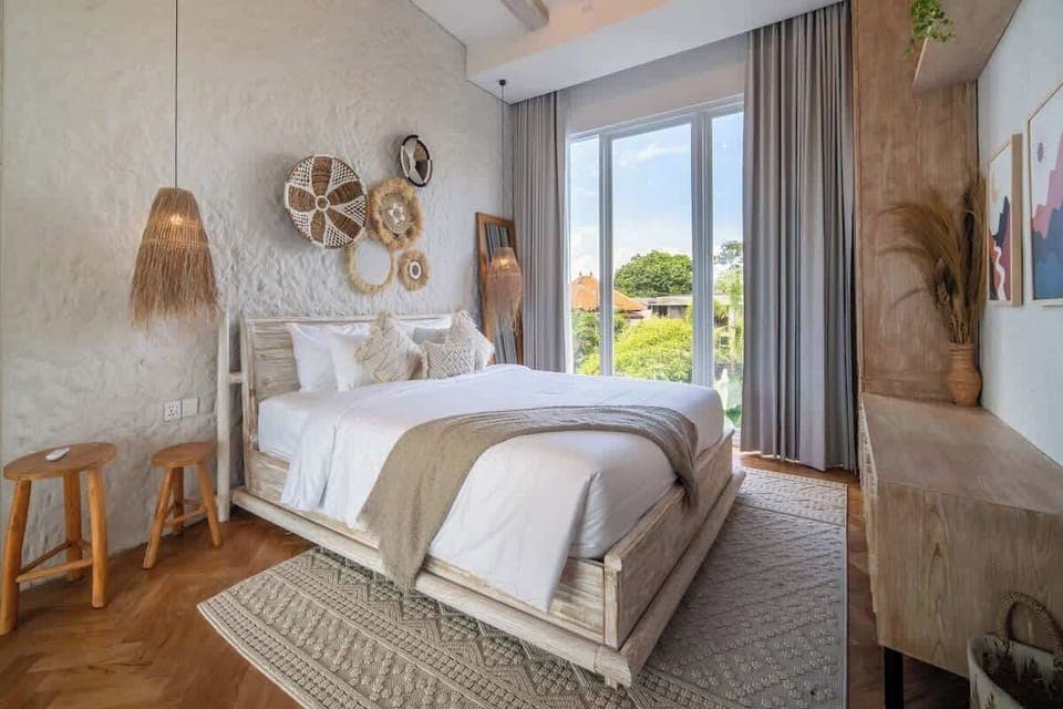 Watch the Waves Roll in From Bed 🛏️