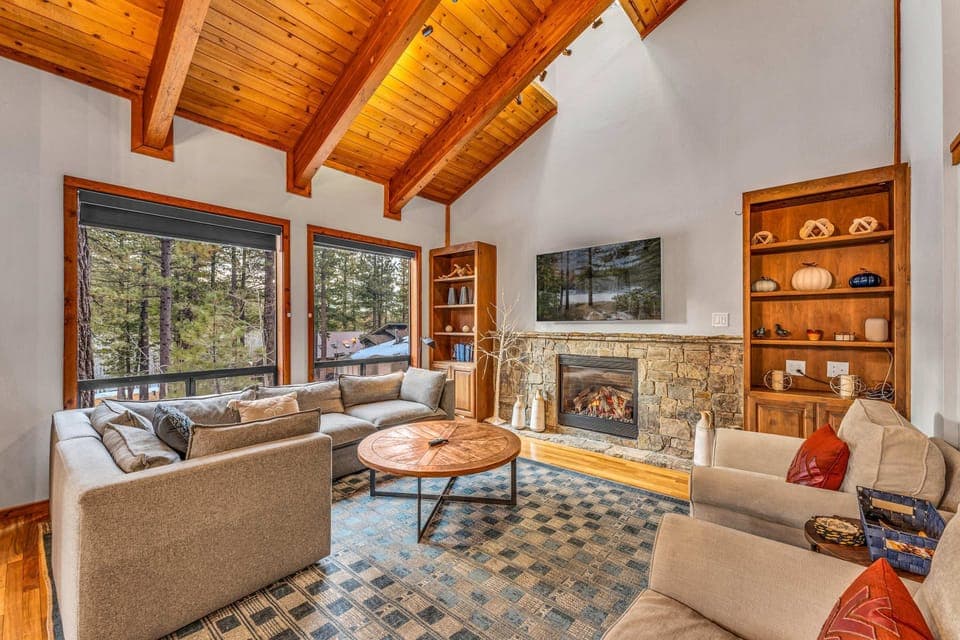 Living room: Second floor, gas fireplace, Smart TV, sectional seating, central heating, no A/C, deck access