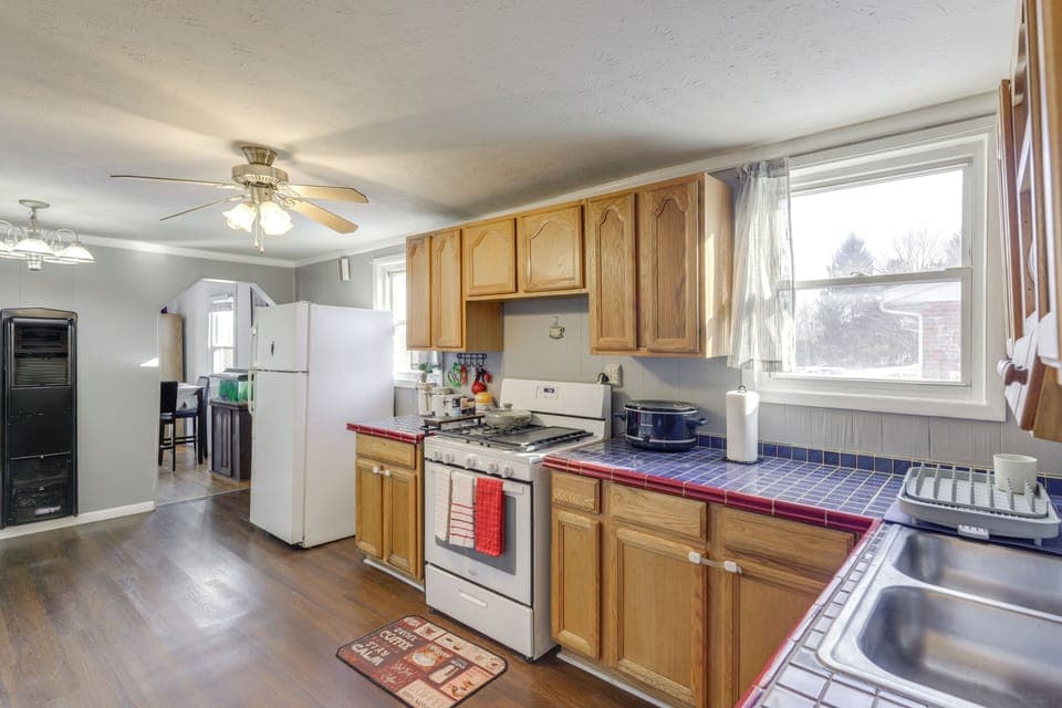 Kitchen | Dining Table | Blender | Toaster | Spices