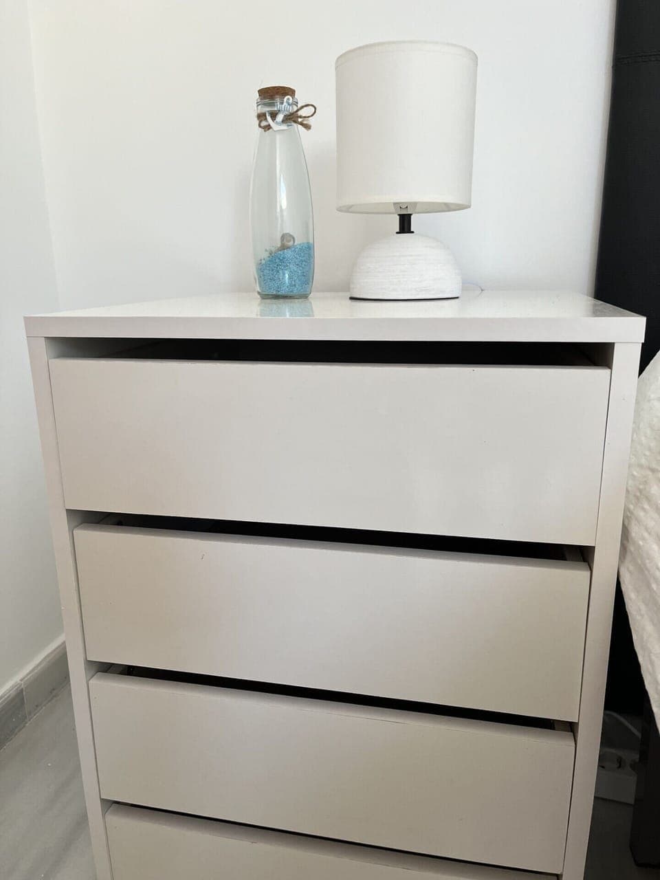 Twin bedroom bedside unit