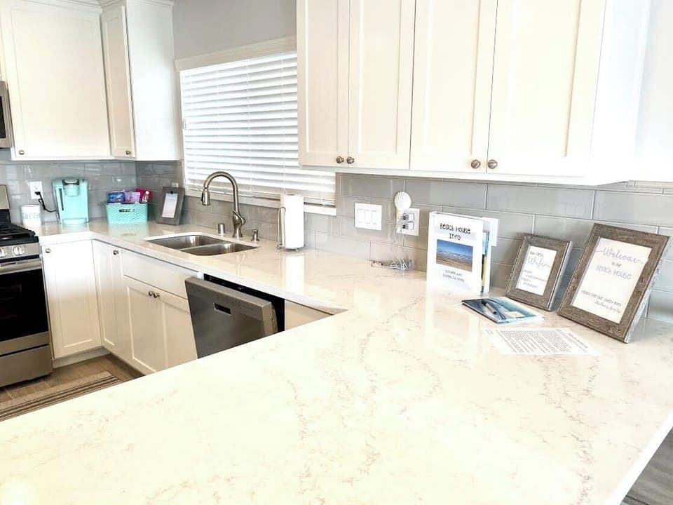 Large fully stocked kitchen with kitchen gadgets galore, kids supplies & more!