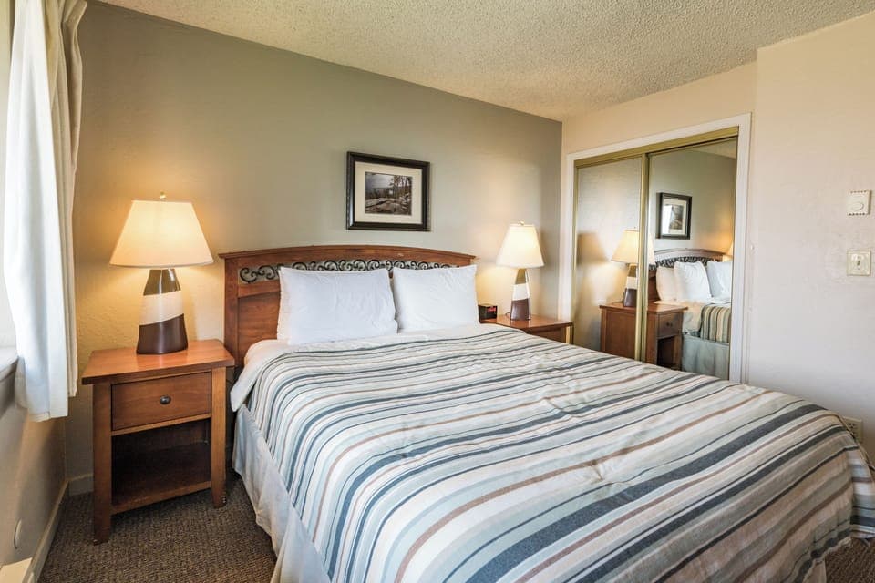 Unit with 1 Queen size bed