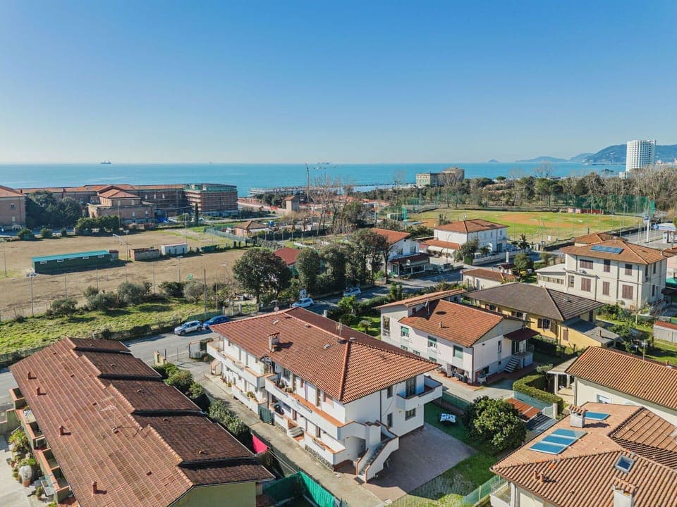 Building, Residential Area, Urban Area, Neighbourhood, Town, Home, Urban Design, Human Settlement, Apartment, Suburb