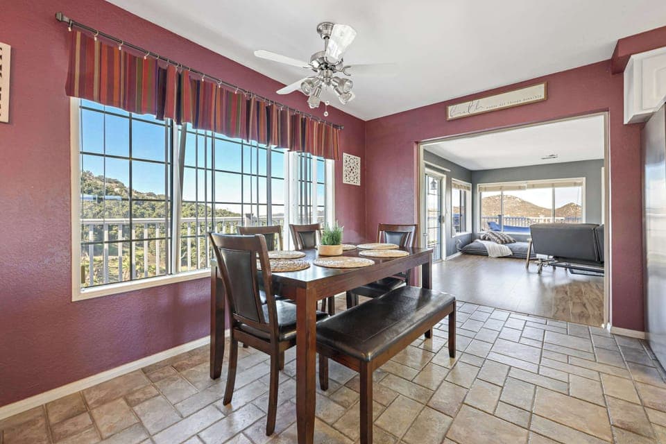 Scenic Dining with a View – Enjoy every meal with breathtaking panoramic views in this sunlit dining area. Perfect for morning coffee or an intimate dinner, this space blends charm and comfort effortlessly.