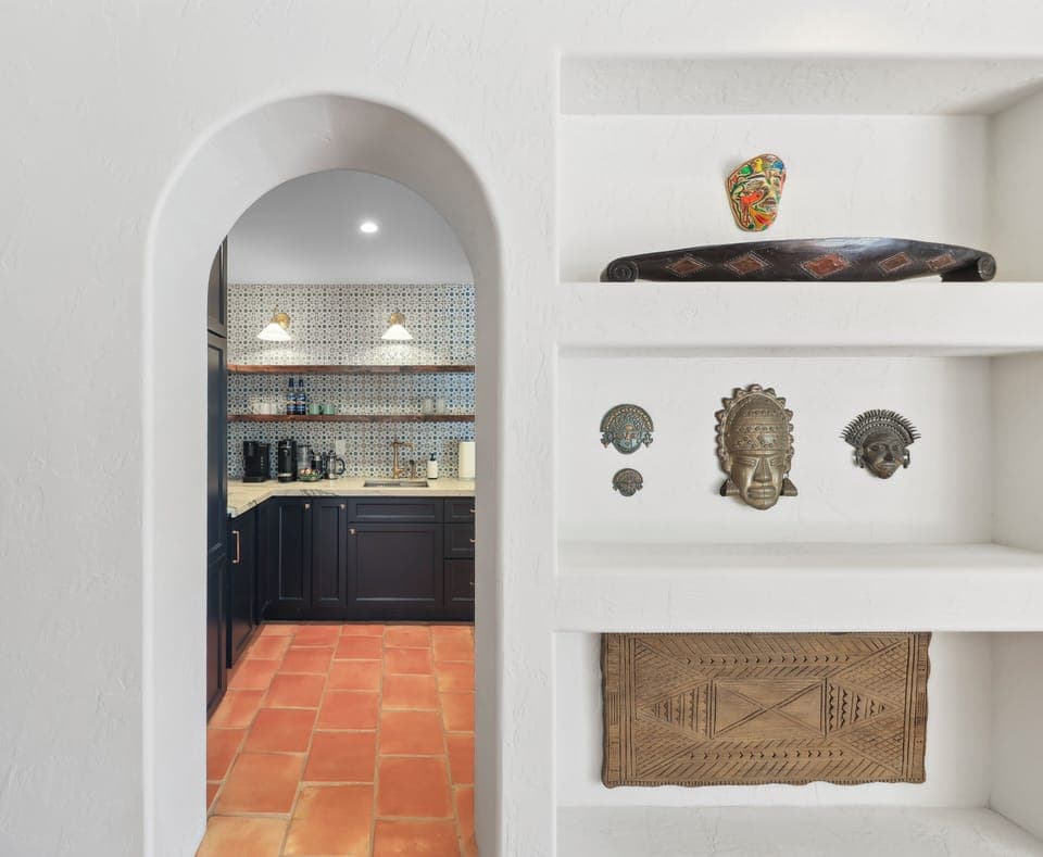 Butler's kitchen, wet bar, coffee station