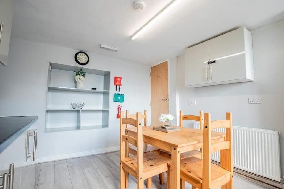 Park Cliffe House, Bradford - Host & Stay