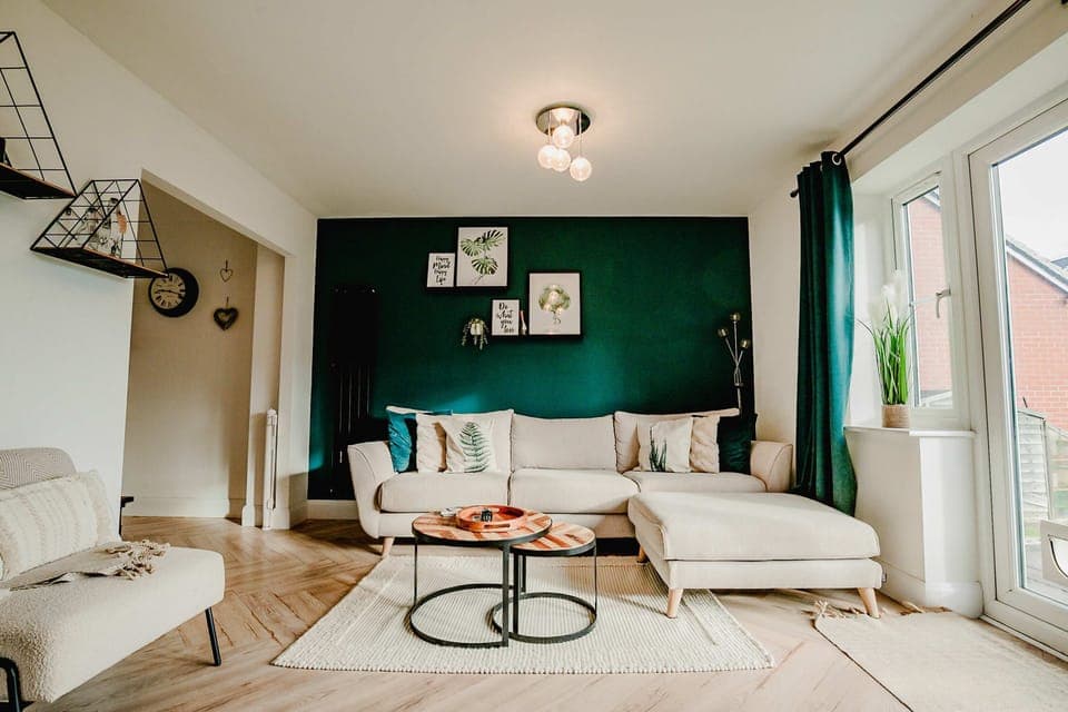 Mercia House, Kemspsey - Host & Stay