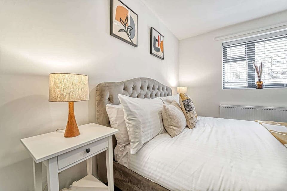 Rose Cottage, Worcester - Host & Stay