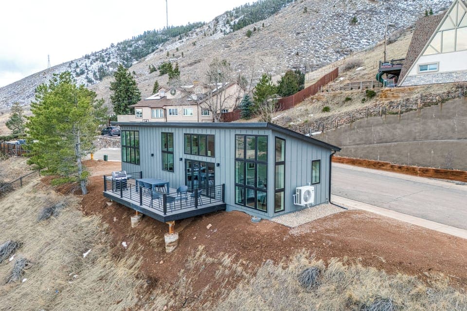Golden Vacation Rental | 2BR | 1BA | 750 Sq Ft | Step-Free Access