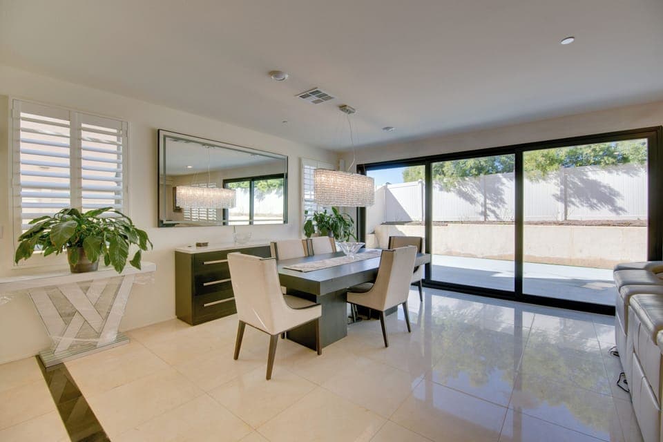 Dining Area | Dishware/Flatware Provided | 1st Floor