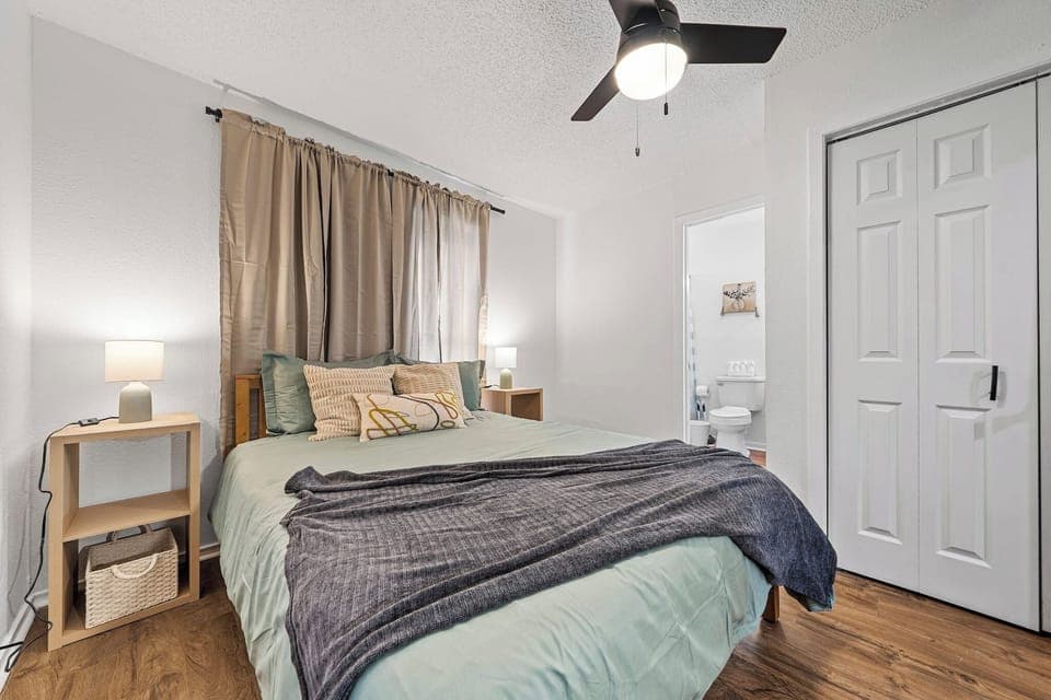 Relax in a Queen bed that has a quality mattress, private bathroom access, dedicated desk area and comfortable sheets to provide a good night's rest. Bedroom #1 is a great quaint space for you to rest!