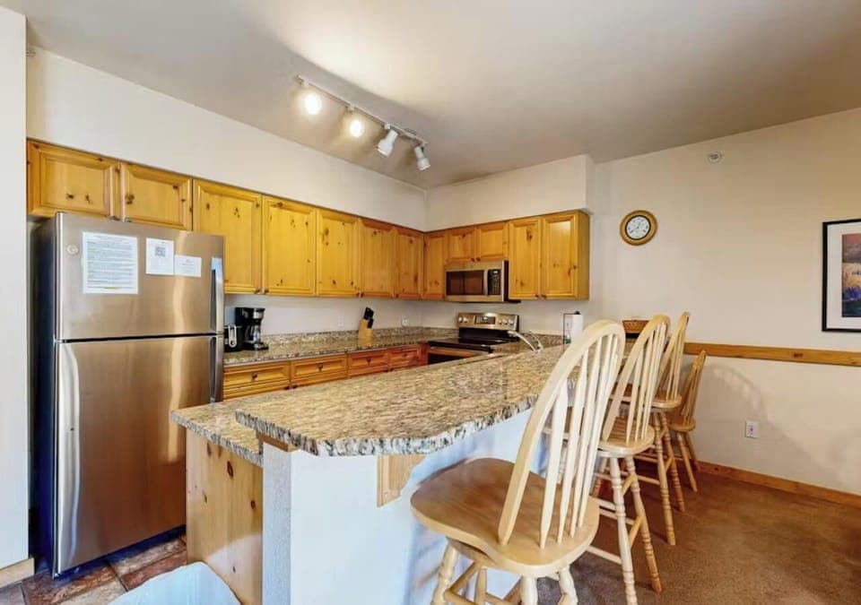 Tenderfoot Lodge 2663 Kitchen