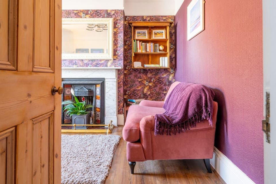 Harriet's, Cromer: Enter from the hallway in to the sitting room