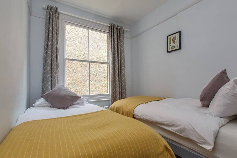 3717e0c4-2f96-4dc5-bf47-1879c344a44d