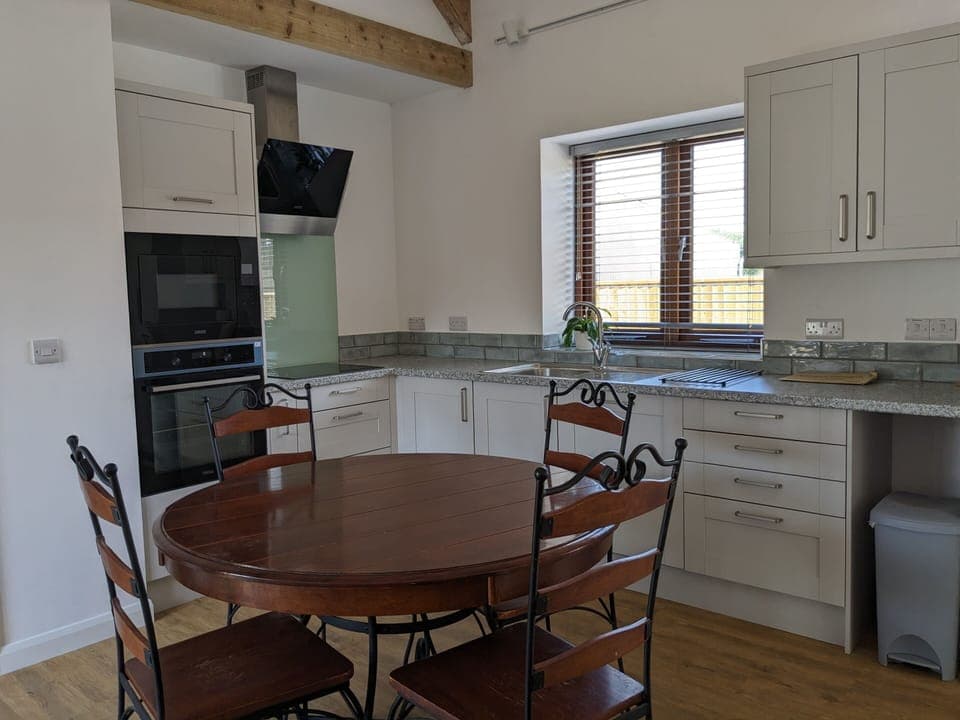The Parlour kitchen and dining area