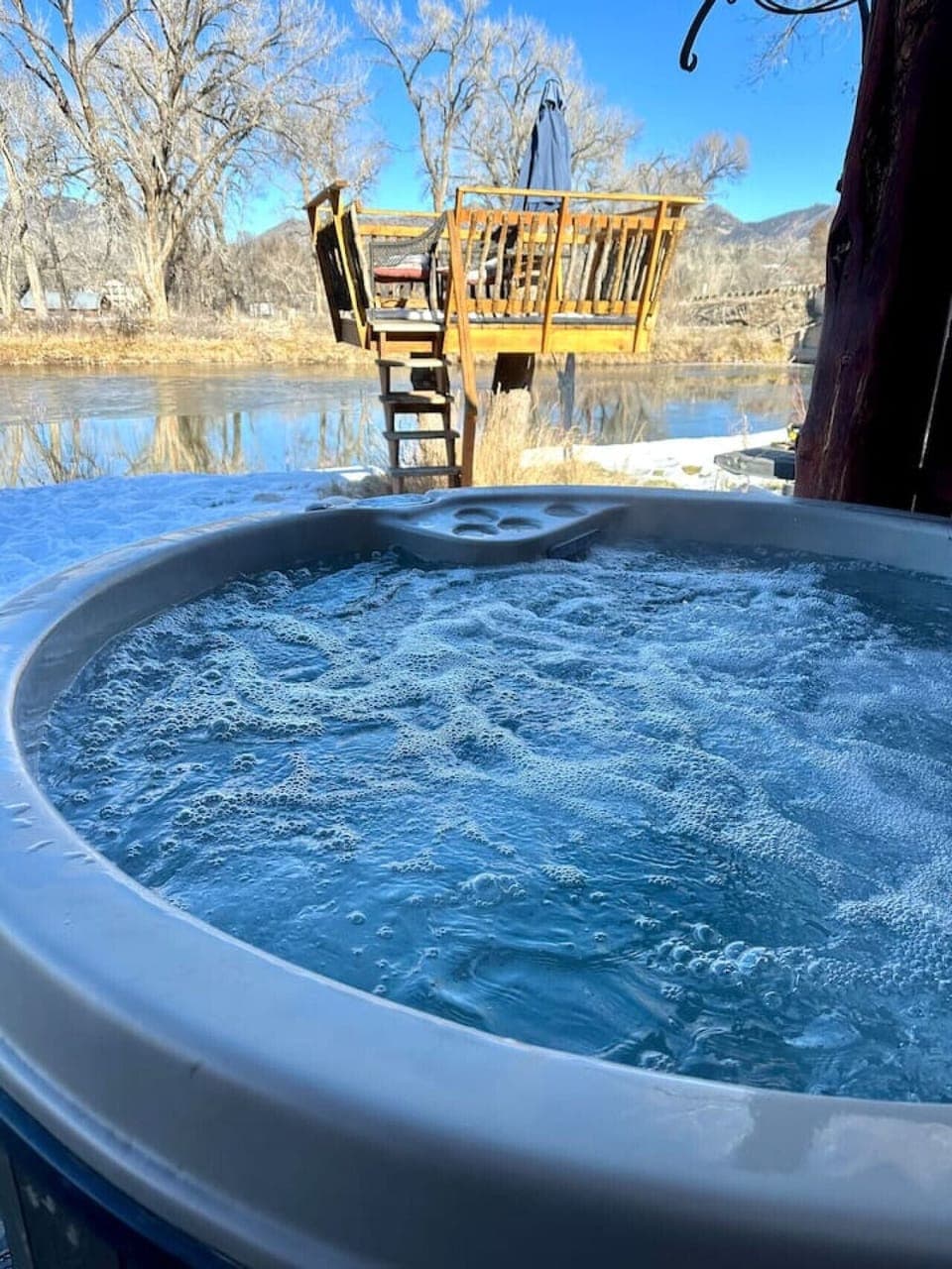 Outdoor spa tub