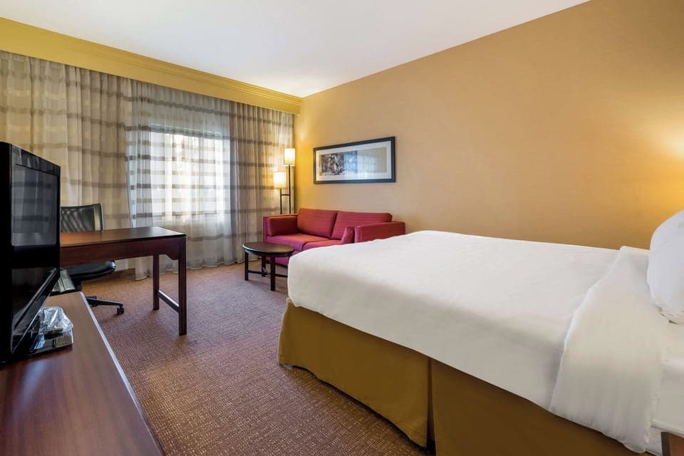 Unit with King bed. Exact unit will be assigned upon arrival. Views, colors, and decor may vary.