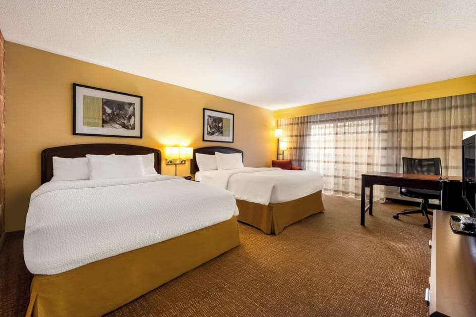 Unit with 2 Queen beds. Exact unit will be assigned upon arrival. Views, colors, and decor may vary.