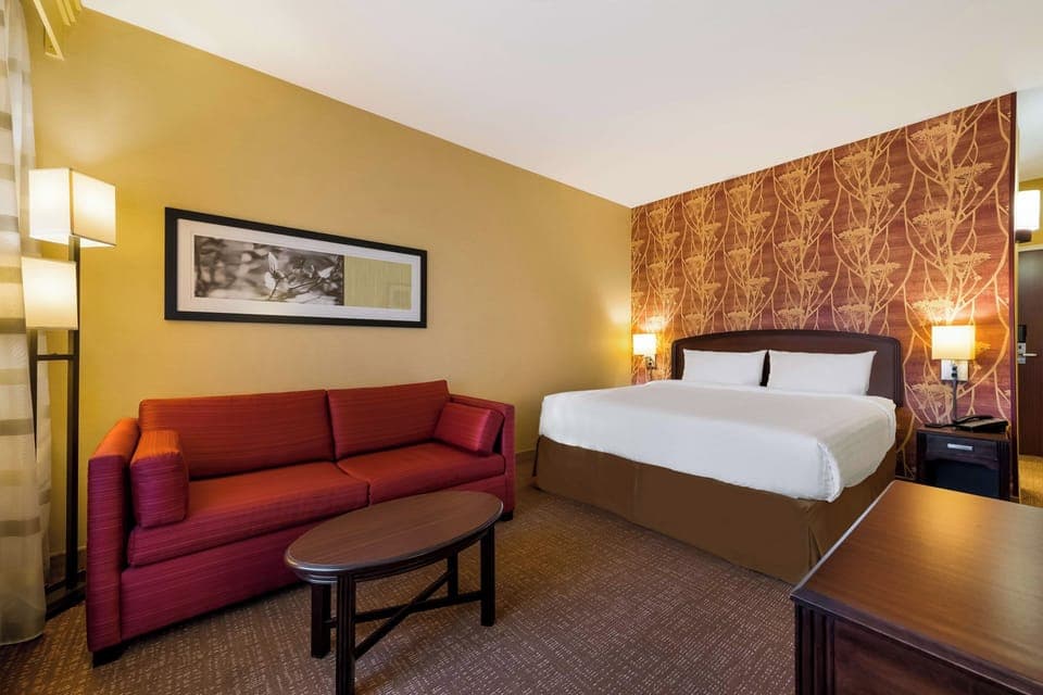 Unit with King bed. Exact unit will be assigned upon arrival. Views, colors, and decor may vary.