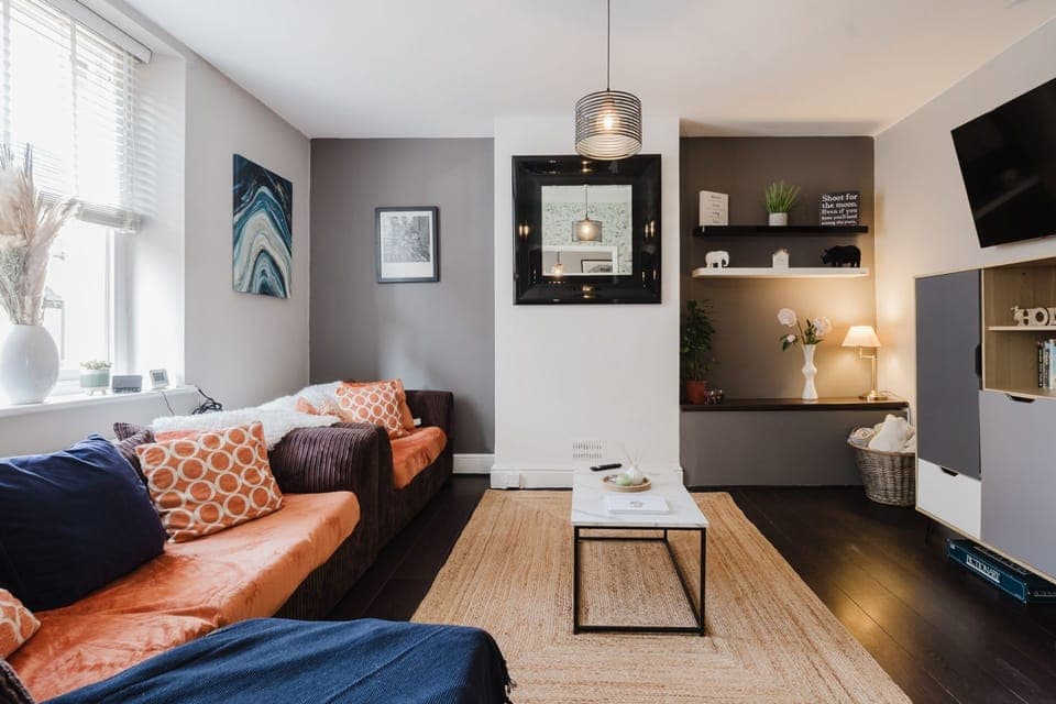 Licata's Apartment Sitting Room - StayCotswold