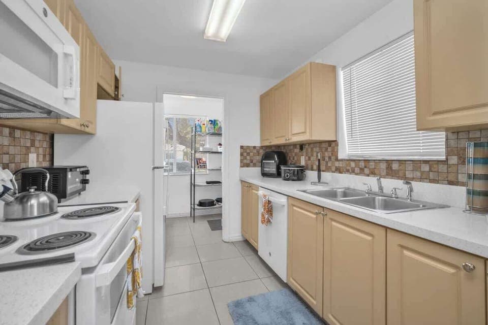 Cook with ease in the roomy, well-equipped kitchen, complete with all the essentials.

